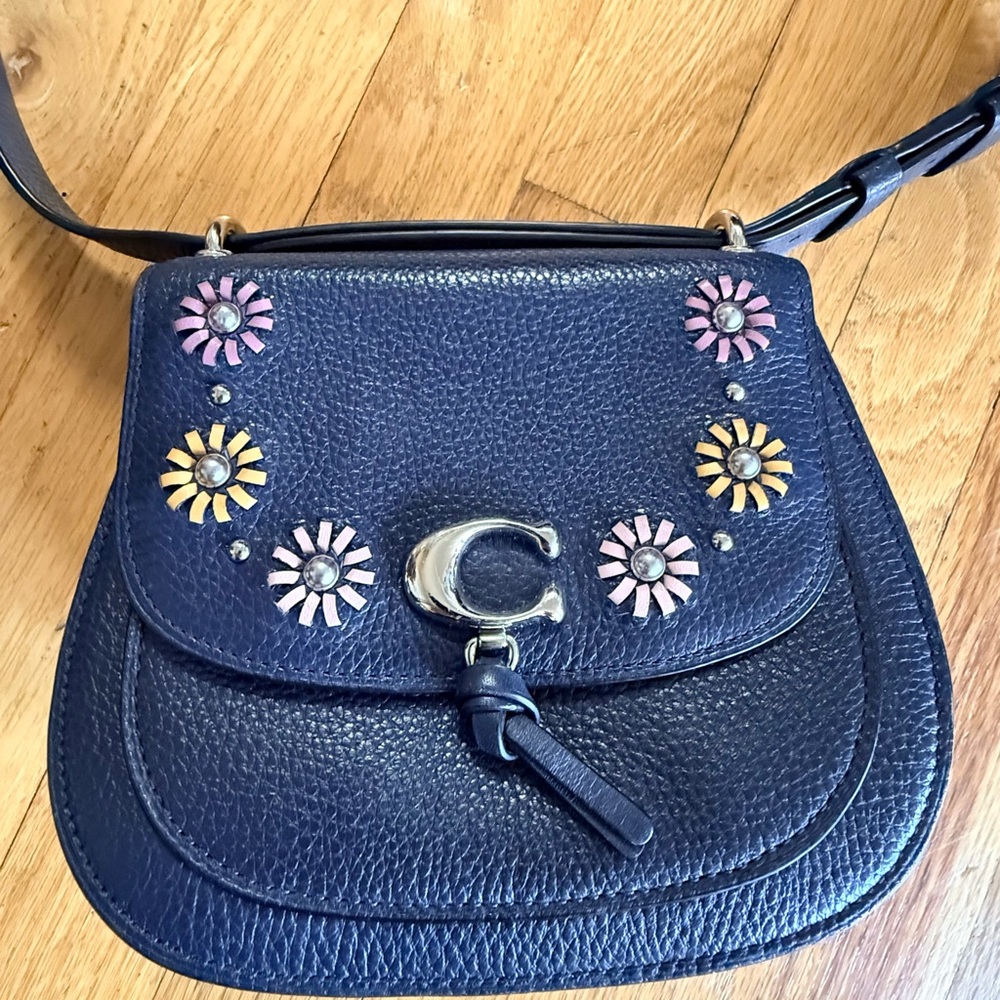 Unique and Rare Coach Navy Leather Floral Stitching Saddle Crossbody Bandit Bag - Picture 9 of 11